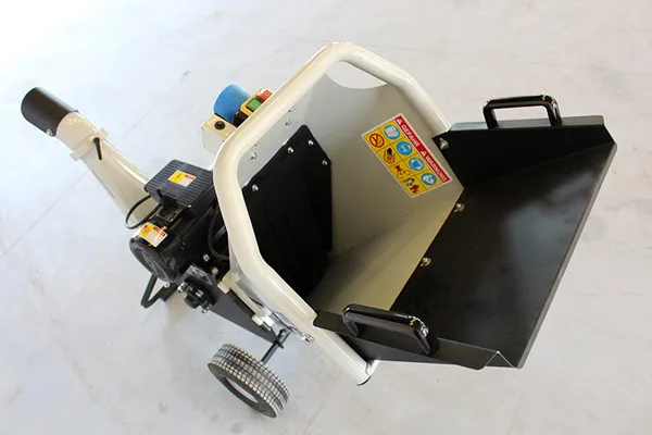 Купить Электрический измельчитель Lumag RAMBO-HC10E со скидкой