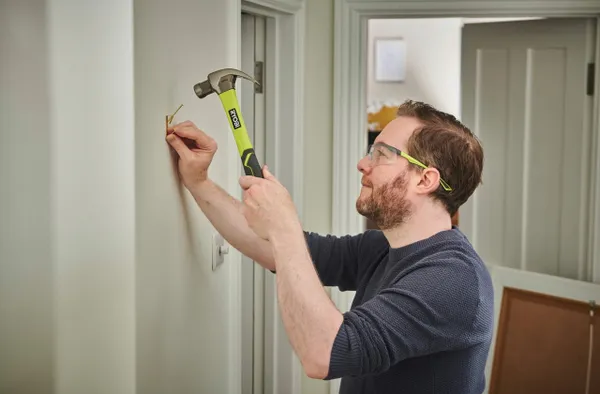 Купити Молоток столярний Ryobi RHHCC560 560г магнітний утримувач руків'я скловолокно