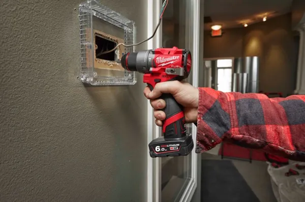 Дриль-шуруповерт акумуляторний безщітковий ударний MILWAUKEE M12 FPD2-202X (37Нм) (ЗУ+2Х2Ач+HDкейс) купити онлайн