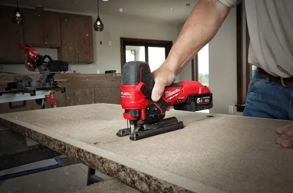 Пила лобзикова акумуляторна безщіткова MILWAUKEE M18 FBJS-0X (каркас+HD кейс) отзывы